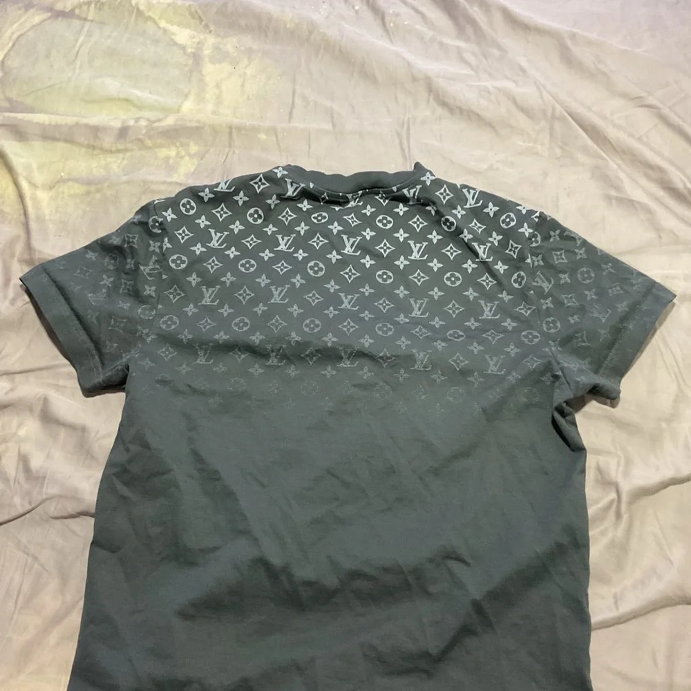 Louis Vuitton shirt - Picture 5 of 5